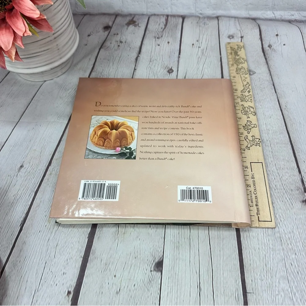 2003 nordic ware Bundt Classics Cookbook homemade homestead entertaining hosting